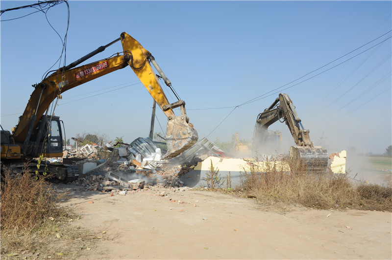 固安法院强势亮剑 集中执行拆除涉案建筑物，彰显司法权威